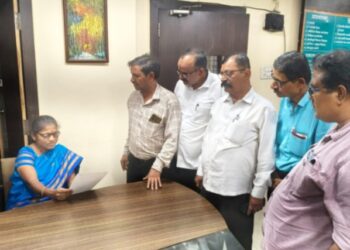 चतुर्थश्रेणी कर्मचाऱ्यांच्या वेतनश्रेणीच्या पेचावर शिक्षण उपसंचालकांशी सकारात्मक चर्चा