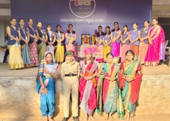 🟣 व्यंकटराव शिक्षण संकुलात जागतिक महिला दिन उत्साहात साजरा🔶 क्रांतीज्योती सावित्रीबाई फुले यांना अभिवादन; शिक्षिकांचा सन्मान, विद्यार्थ्यांच्या सादरीकरणाला दाद