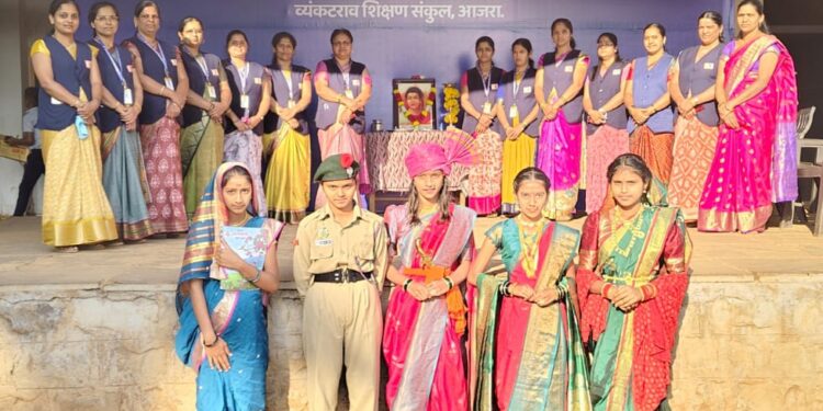 🟣 व्यंकटराव शिक्षण संकुलात जागतिक महिला दिन उत्साहात साजरा🔶 क्रांतीज्योती सावित्रीबाई फुले यांना अभिवादन; शिक्षिकांचा सन्मान, विद्यार्थ्यांच्या सादरीकरणाला दाद