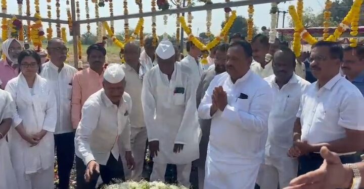 *लातूर जिल्ह्यातील औसा तालुक्यातील कवठा ( ला ) येथे दिवंगत डॉ. जनार्दन वाघमारे यांच्यावर शोकाकुल वातावरणात अंत्यसंस्कार…*