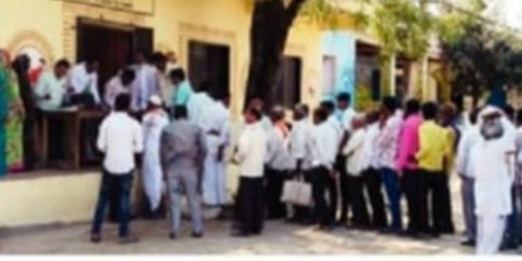 मानोली गावच्या ग्रामरोजगार सेवक हटवायला घेतले मतदान