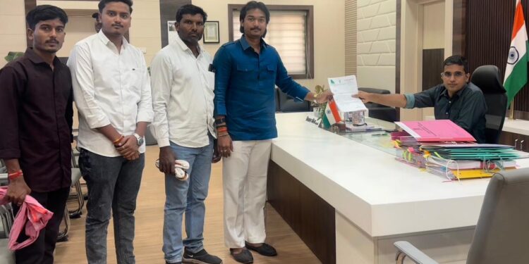 शासकीय कापूस खरेदीला मुदतवाढ द्या; जिल्हाधिकाऱ्यांना निवेदन