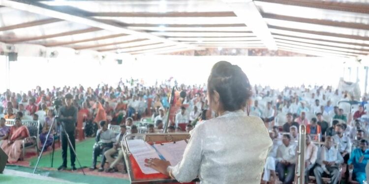 किनवट येथे सामूहिक विवाह सोहळ्यात तीन जोडपी विवाहबद्ध