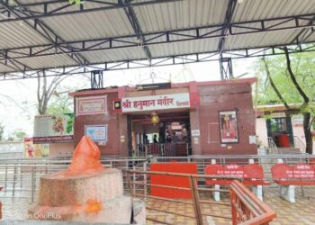 शेंदूर काढल्याने शिरसाळा मारोती मंदिरातील नंदी मूर्ती उजेडात; भाविकांमध्ये आनंद