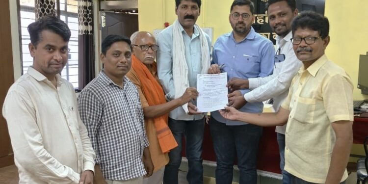 वृत्तपत्र उद्योग वाचवण्यासाठी व्हॉईस ऑफ मीडियाचे निवेदन; १५०% जाहिरात दरवाढीसह विविध मागण्या