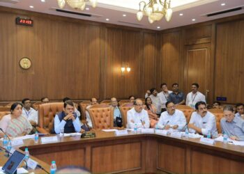 साखर उद्योगाच्या प्रश्नांवर मुख्यमंत्री देवेंद्र फडणवीस यांच्या उपस्थितीत उच्चस्तरीय बैठक