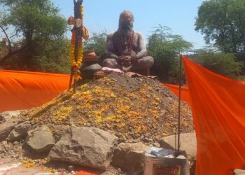 शिवना नदी पात्रात शिवानंद महाराजांची ४१ दिवसांची तपश्चर्या; मकरंदपुर येथे भाविकांची गर्दी