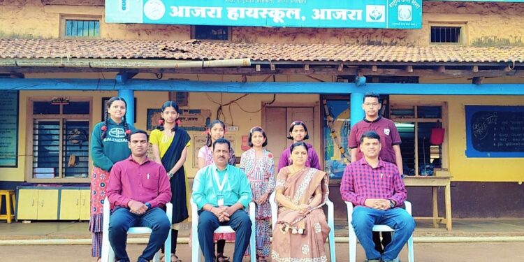 गणित प्रज्ञा परीक्षेत आजरा हायस्कूलचे दैदिप्यमान यश; अर्जुन नार्वेकरला शिल्ड व शिष्यवृत्ती