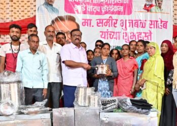 विंचूर येथे बांधकाम कामगारांचा मेळावा; सुरक्षा व भांडी किटचे वाटप