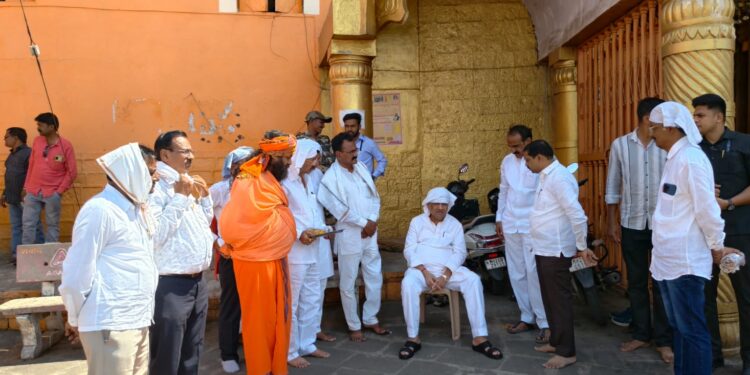 दत्तप्रभू व रेणुका मातेसमोर सुख-शांतीसाठी प्रार्थना; अशोकराव चव्हाण यांचा माहूर दौरा