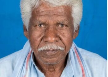 गॅस सिलेंडरच्या रांगेत उभे असताना माजी सरपंचाचा मृत्यू; अन्वी मिर्झापूर गावावर शोककळा