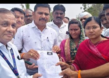 जवळा स्टेशन परिसरातील वीज समस्येवर रस्ता रोको; १५ एप्रिलपर्यंत तोडगा न निघाल्यास तीव्र आंदोलनाचा इशारा