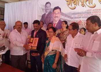 आदर्श मुख्याध्यापक सुधीर मुंबईकर यांचा सेवापूर्ती सोहळा उत्साहात संपन्न