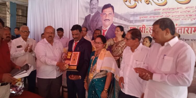 आदर्श मुख्याध्यापक सुधीर मुंबईकर यांचा सेवापूर्ती सोहळा उत्साहात संपन्न
