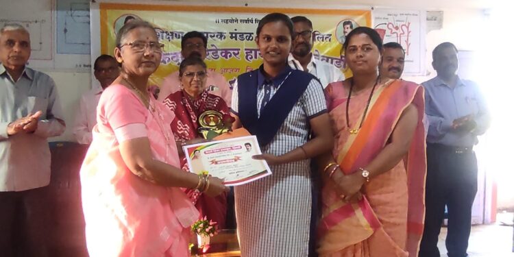 जिल्हास्तरीय वक्तृत्व स्पर्धेत व्यंकटराव हायस्कूलचे यश; सानवी चौगुले हिचा तृतीय क्रमांक