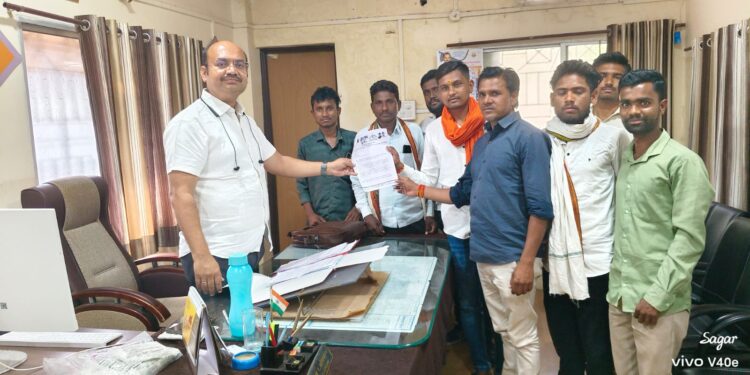 देवधरी फाटा–देहगाव रस्त्याच्या निकृष्ट कामावरून ग्रामस्थ संतप्त; चौकशीची मागणी