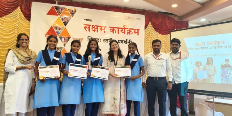 अंजनगावच्या सोमेश्वर विद्यालयाचा जिल्हास्तरीय प्रदर्शनात झेंडा रोवला