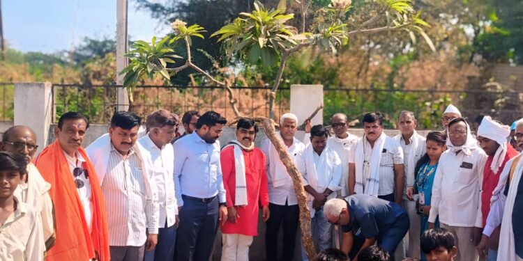 अर्धापूर शहरातील प्रज्ञा बुद्ध विहार, येथील नियोजित पुतळ्याच्या चबुतऱ्याचे भूमिपूजन मान्यवरांच्या उपस्थितीत संपन्न