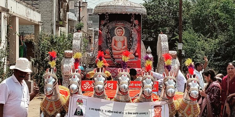 सासवड शहरात भगवान महावीर जयंती हर्षोल्हासात साजरी