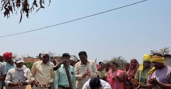 बंदूकपल्ली येथे डॉ. अजय कंकडालवार यांच्या स्वखर्चातून हनुमान मंदिर उभारणी; भूमिपूजन उत्साहात