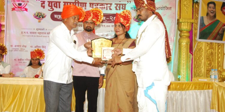 क्रांतीसूर्य महात्मा फुले पुरस्काराने रवींद्र महाजन यांचा गौरव