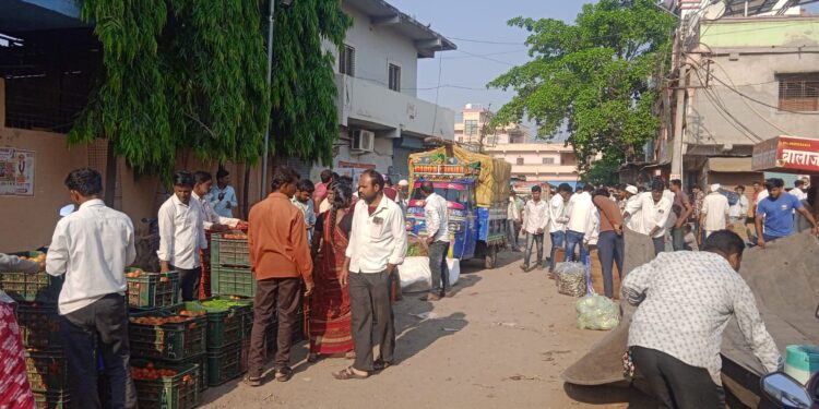 नकटीच्या लग्नाला सतरा विघ्न? — बदनापूर आठवडी बाजारावरून गोंधळ तीव्र