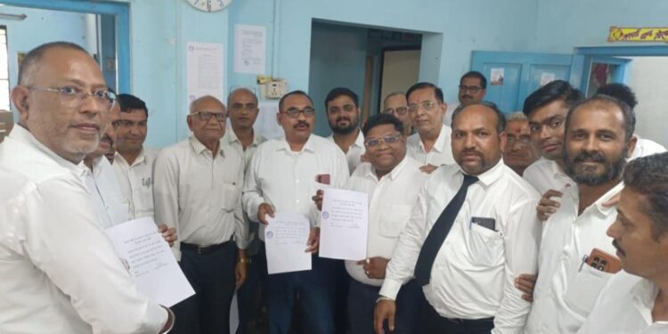 ॲड. जे. पी. कुवर यांची शहादा वकील संघाच्या उपाध्यक्षपदी निवड; सर्वत्र अभिनंदन