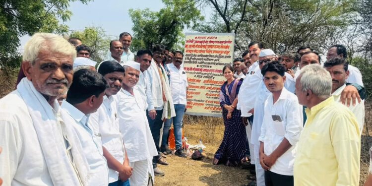 मातोश्री ग्राम समृद्धी योजनेतून १.६० कोटींचा निधी; ताड पिंपळगाव-शेवता शिवार रस्त्याच्या खडीकरण कामाचा थाटात शुभारंभ