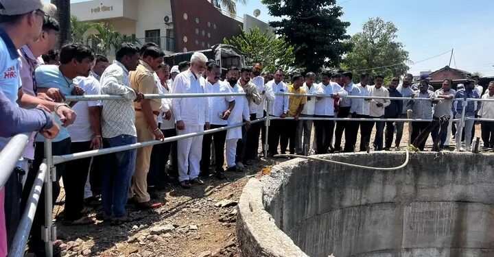 दिंडोरीत भीषण दुर्घटना : विहिरीत कार कोसळून ९ जणांचा मृत्यू; ६ शालेय विद्यार्थ्यांचा समावेश