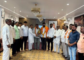 बोरगव्हाण येथील माजी सरपंचांसह तीन जणांचा शिवसेना (शिंदे गट) मध्ये जाहीर प्रवेश