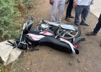 वाणोलीजवळ ट्रॅक्टर-दुचाकीचा भीषण अपघात; दुचाकीस्वाराची प्रकृती चिंताजनक