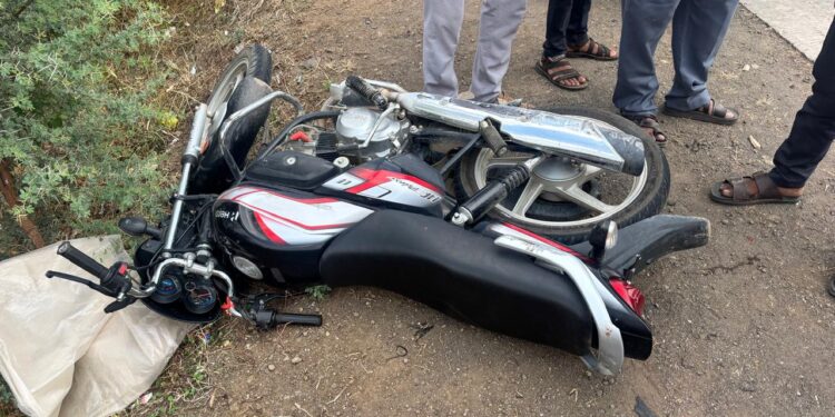 वाणोलीजवळ ट्रॅक्टर-दुचाकीचा भीषण अपघात; दुचाकीस्वाराची प्रकृती चिंताजनक