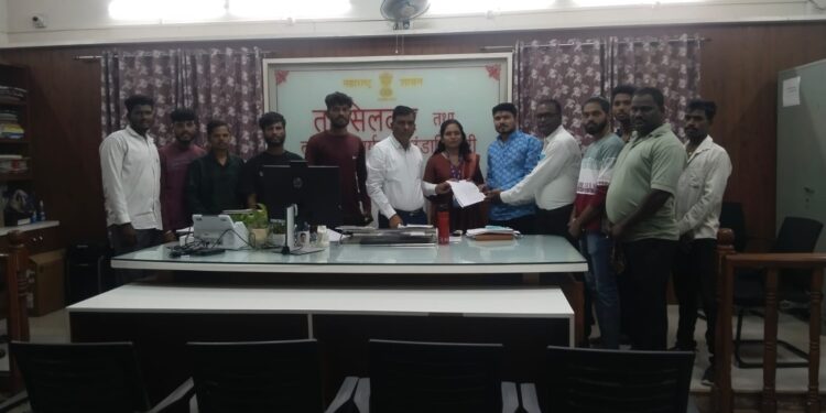 येवल्यात गॅस टंचाईविरोधात ‘वंचित’चा एल्गार; तहसील कार्यालयावर मोर्चा, तीव्र निदर्शने