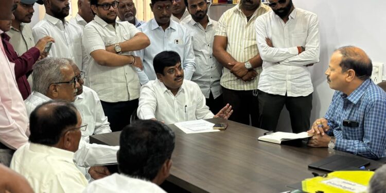 लाभक्षेत्रापासून वंचित भागाला मिळणार टेंभूचे पाणी; संग्रामसिंह देशमुख यांची अधिकाऱ्यांशी बैठक