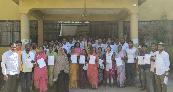 कुंडलवाडीत ४९ लाभार्थ्यांना घरकुलाचा पहिला हफ्ता वितरित; आणखी ११४ घरकुलांना मंजुरी