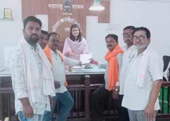 वादळी पावसाने रावेर तालुक्यातील केळी बागांचे नुकसान; पंचनामे करून तातडीने भरपाई द्या – शिवसेना (उबाठा)ची मागणी