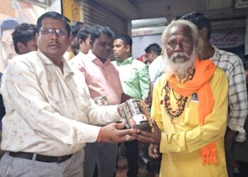 अ‍ॅड. राम रघुवंशी यांच्या वाढदिवसानिमित्त शहाद्यात ‘जेवण टिफिन’चे वाटप