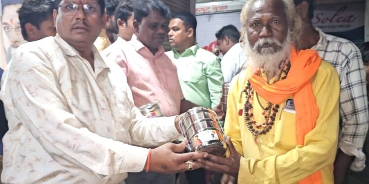 अ‍ॅड. राम रघुवंशी यांच्या वाढदिवसानिमित्त शहाद्यात ‘जेवण टिफिन’चे वाटप