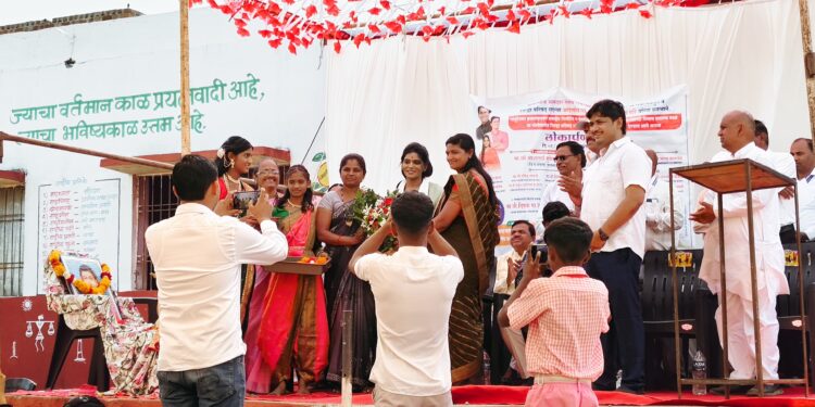 सुरंगली जिल्हा परिषद शाळेत शैक्षणिक साहित्य लोकार्पण सोहळा उत्साहात