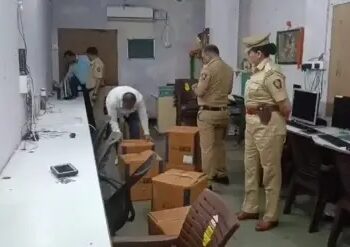 नाशिक जिल्ह्यात बनावट कॉल सेंटरवर सीबीआयची धाड, 1 कोटी 20 लाख रूपये आणि आलिशान गाड्या जप्त