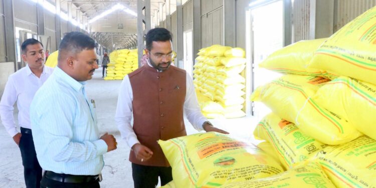 खरीप 2026 साठी तयारीला वेग : जळगावात युरियाचा पहिला रॅक दाखल