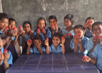 तळोदा तालुक्यातील थेवापाणी येथे आजचा दिवसही विद्यार्थ्यांसाठी खऱ्या आनंदाचा आणि आरोग्यदायी ठरला.