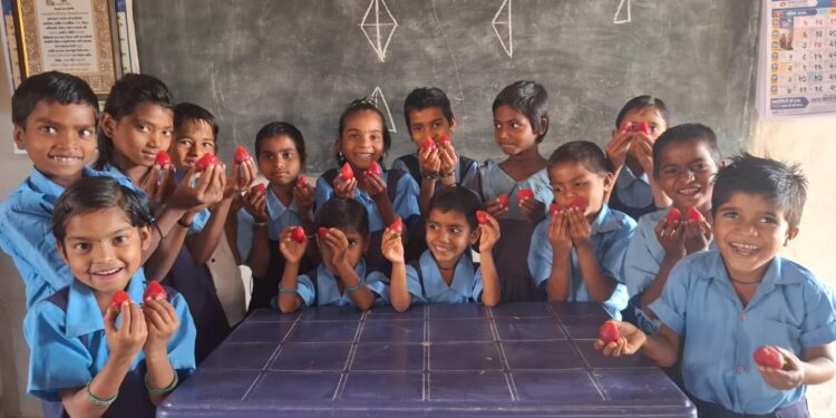 तळोदा तालुक्यातील थेवापाणी येथे आजचा दिवसही विद्यार्थ्यांसाठी खऱ्या आनंदाचा आणि आरोग्यदायी ठरला.