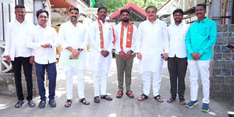 धाराशिवमध्ये काँग्रेसला धक्का; दोन नगरसेवकांचा भाजपमध्ये प्रवेश