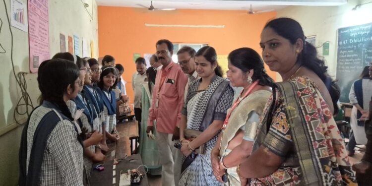 कन्या विद्यालयात एआय प्रदर्शन मोठ्या उत्साहात संपन्न