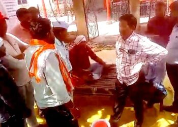 उपोषण मंडपात अभियंत्यांचा राडा