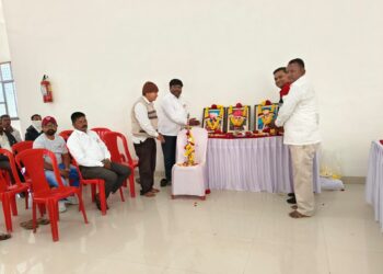 ११ एप्रिल : समता, शिक्षण व मानवतेच्या नव्या युगाची सुरुवात; अतनूर येथे महात्मा फुले यांना अभिवादन