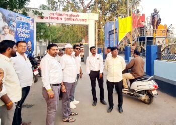 शहादा येथे डॉ. बाबासाहेब आंबेडकर जयंती उत्सवाच्या पूर्वतयारीची पाहणी; पुतळा परिसरात विद्युत रोषणाईत वाढ.