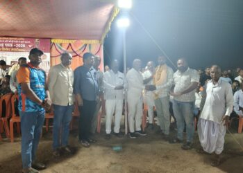 नगराध्यक्षा यांच्या वतीने धाडसी युवक शेख कासिम पिंजारी यांचा सत्कार