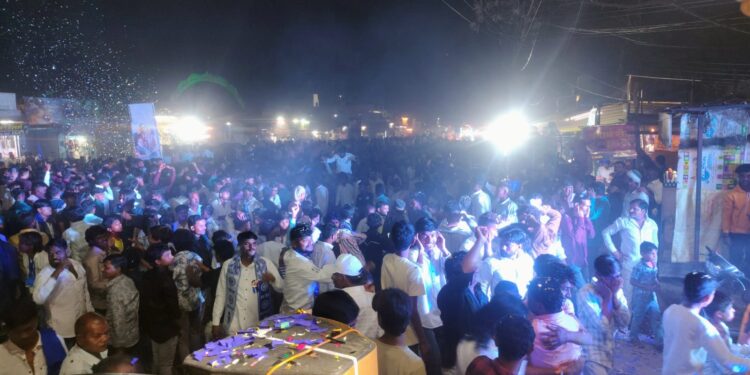 वालुजमध्ये डॉ. बाबासाहेब आंबेडकर जयंती उत्साहात; मिरवणुका व सामाजिक उपक्रमांनी भारावले वातावरण